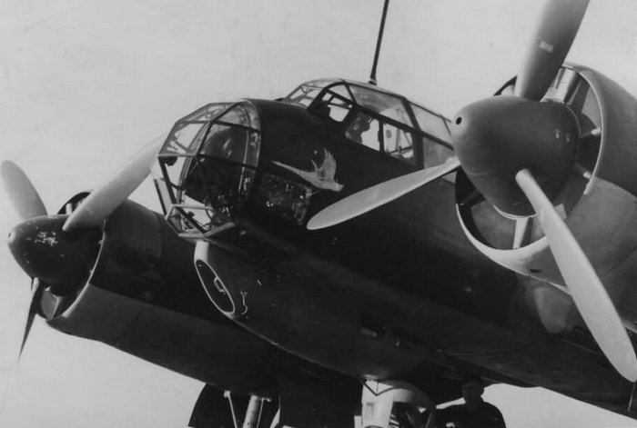 Ju88_with_Aufklarungsgruppe_121_marking[1].jpg